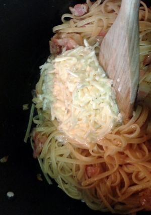 A picture of carbonara pasta.