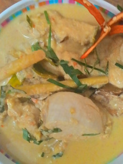 A picture of Spicy chicken with coconut milk.