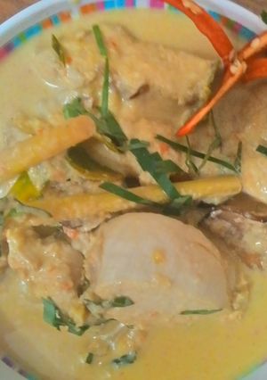 A picture of Spicy chicken with coconut milk.
