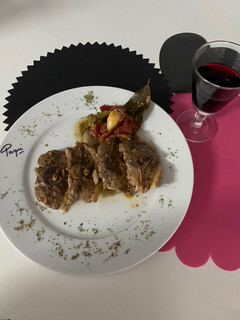 Una foto de Chuletitas de cuello de lechal de la casa