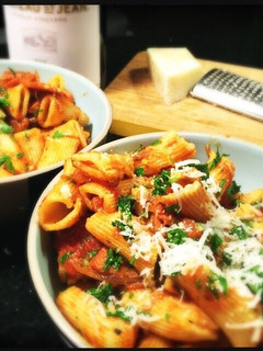 A picture of Rigatoni All'Amatriciana.