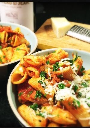 A picture of Rigatoni All'Amatriciana.