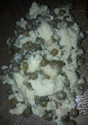 Una foto de Revuelto súper rápido de huevo y arveja