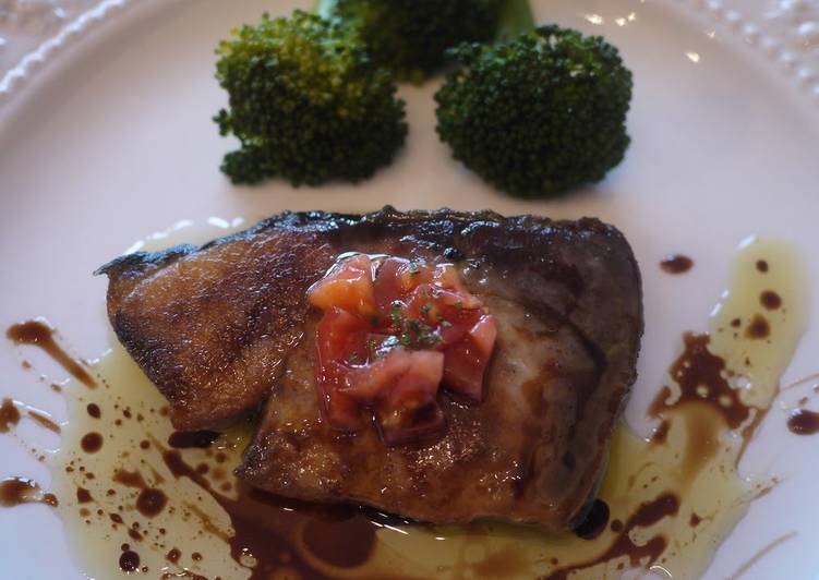 Simple Way to Make Quick Sautéed Amberjack with Balsamic Vinegar