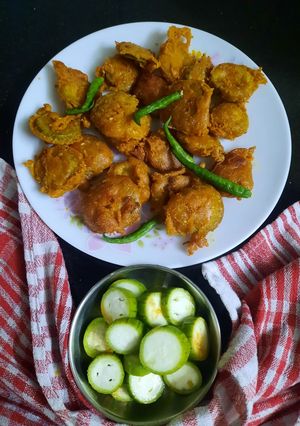 घोसाळ्याची खमंग भजी रेसिपी चे मुख्य फोटो 