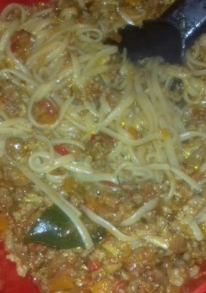 Una foto de Tallarines Con Salsa Bolognesa 🍝