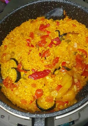 Una foto de Arroz con verduras estilo paella airfryer (vegan)