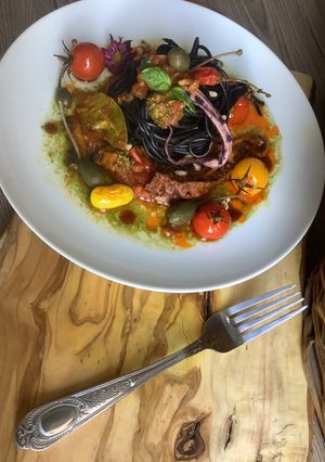 Une photo de Sea pasta 🦑spaghetti sauce au 🐙 poulpe🍃🍝