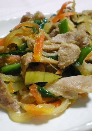 A picture of Rich and Tasty Gochujang and Mayonnaise Flavored Pork and Vegetable Stir-Fry.