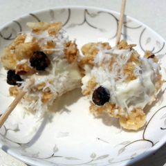 A picture of Banana Dip In Yogurt And Granola.