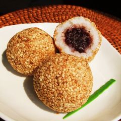 A picture of Non-fried Rice Sesame Balls.