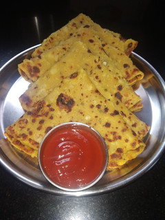 दही आलू पराठा (dahi aloo paratha recipe in marathi) रेसिपी चे मुख्य फोटो