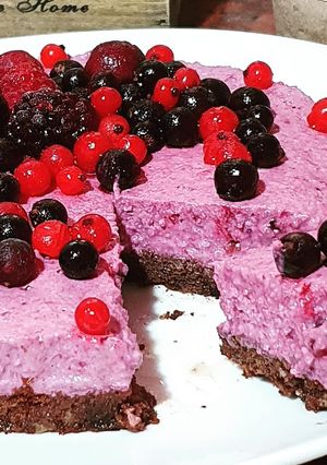 Φωτογραφία της συνταγής Ωμοφαγικό cheesecake με μούρα