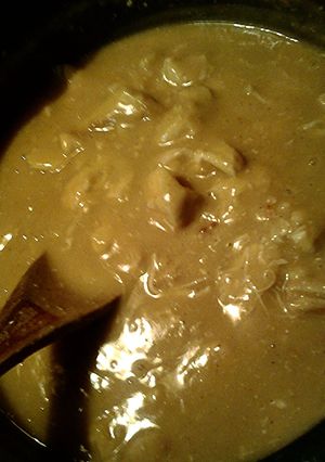 A picture of chicken in gravy.