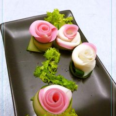A picture of Deluxe Kamaboko Flowers.