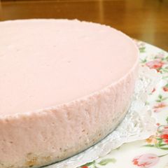 A picture of Easy Heavy Cream-free Strawberry No-Bake Cheesecake.