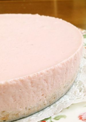 A picture of Easy Heavy Cream-free Strawberry No-Bake Cheesecake.