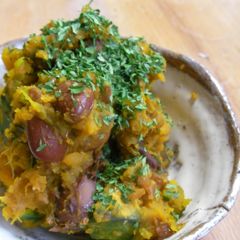 A picture of Vegan Salad with Kabocha Squash and Beans.