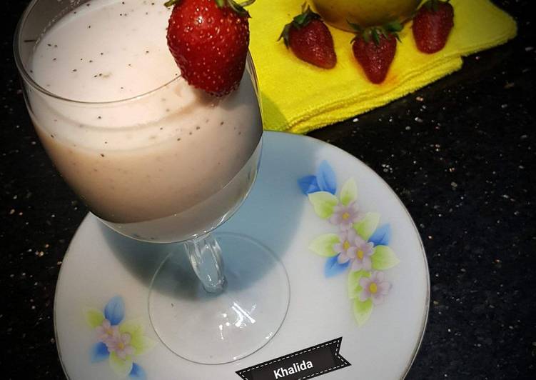 Apple and Strawberry Shake