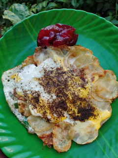 உருளைக்கிழங்கு முட்டை கலக்கி (Urulaikilanku muttai varuval recipe in tamil) செய்முறை முக்கிய புகைப்படம்