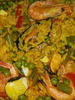 Una foto de Paella de marisco con verduras