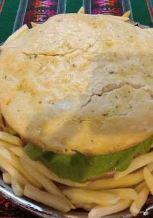 Una foto de Hamburguesa casera gigante