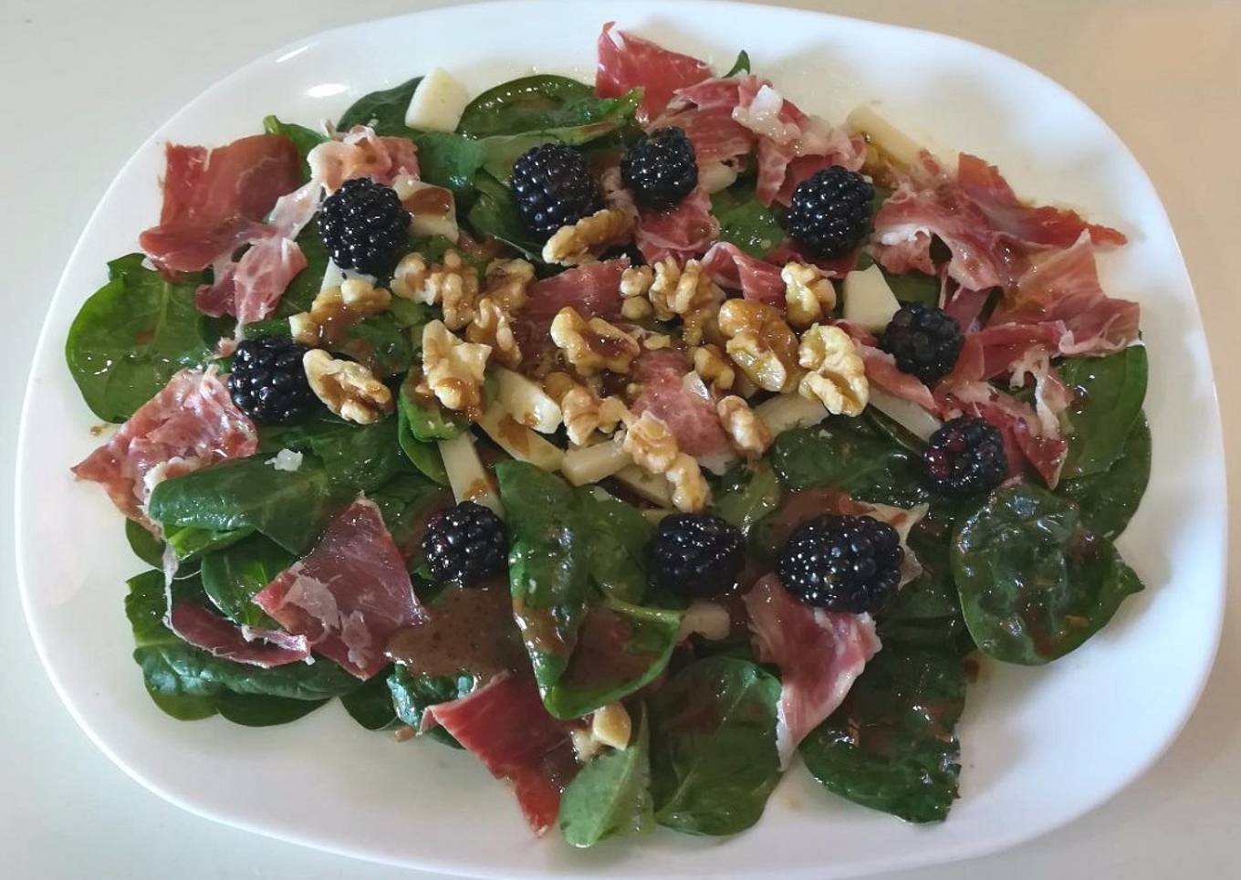 Ensalada de espinacas baby con moras