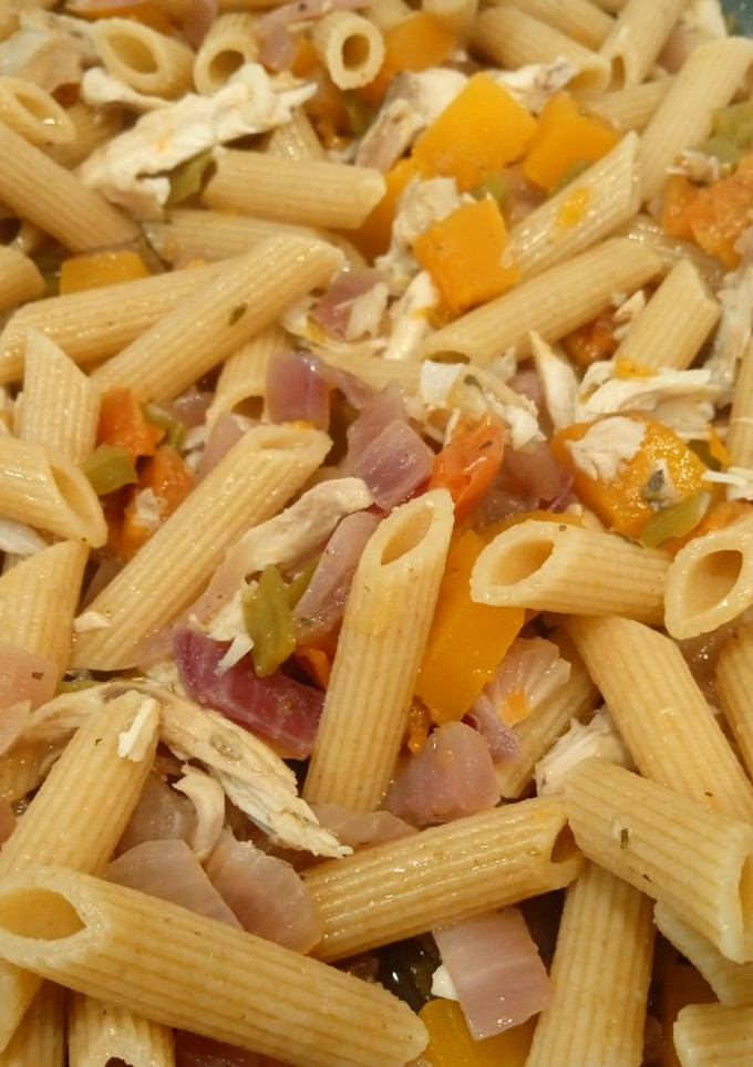 Una foto de Macarrones con pollo aprovechado