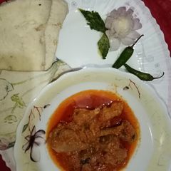 A picture of Tikka Karhai with naan.