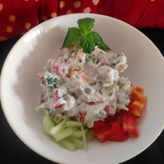 A picture of Hung curd salad.
