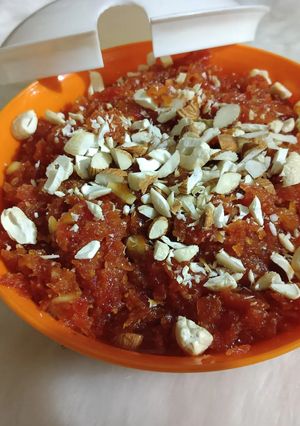 ગાજર નો હલવો (Gajar Halwa Recipe In Gujarati) રેસીપી મુખ્ય ફોટો