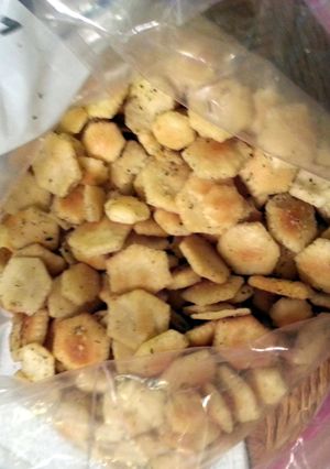 A picture of Oyster Cracker snack.