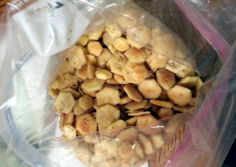 How to Make Quick Oyster Cracker snack