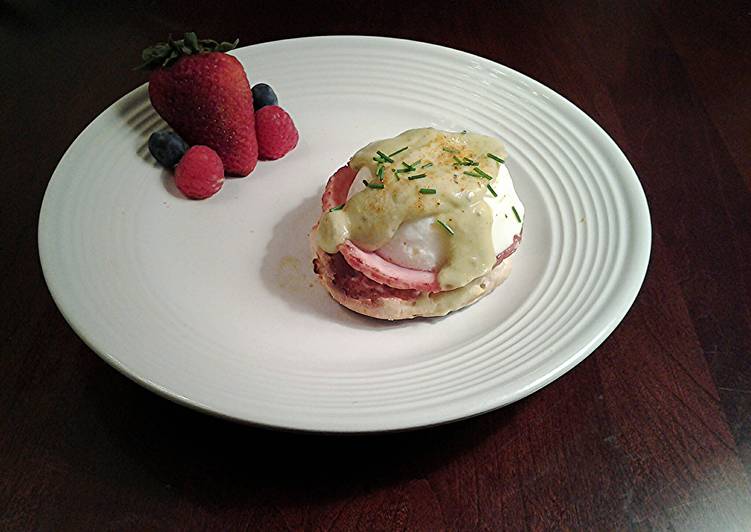 Simple Way to Prepare Speedy Eggs Benedict with Avacado Hollandaise Sauce