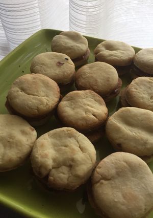 Una foto de Alfajores con dulce de leche