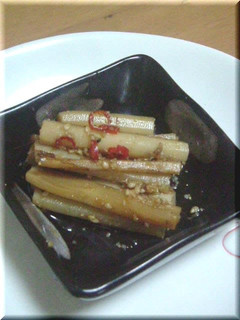 A picture of Simmered Burdock Root with Sesame Seeds.