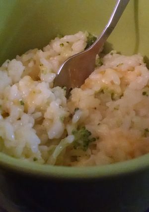 A picture of Cheesy broccoli rice.