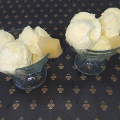 A picture of Pineapple ice cream 😋.