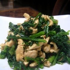 A picture of Tender Chicken Breast and Chrysanthemum Greens with Garlic and Soy Sauce.