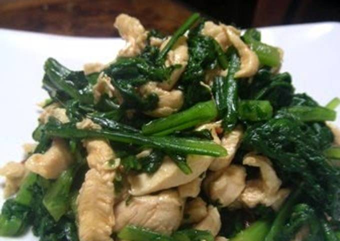 Tender Chicken Breast and Chrysanthemum Greens with Garlic and Soy Sauce