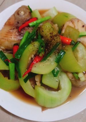 Hình của món Cá điêu hồng kho bầu.