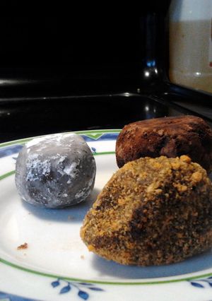 A picture of Super Christmas Rum Balls.