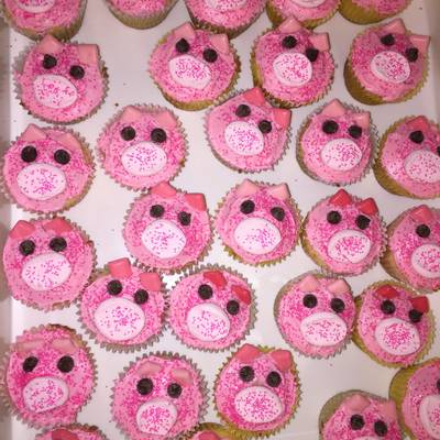 Piggy Roblox cake  Roblox cake, Piggy cake, Piggy birthday party
