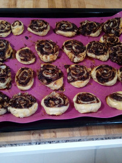 Una foto de Pastelitos de hojaldre con mermelada de zanahoria morada