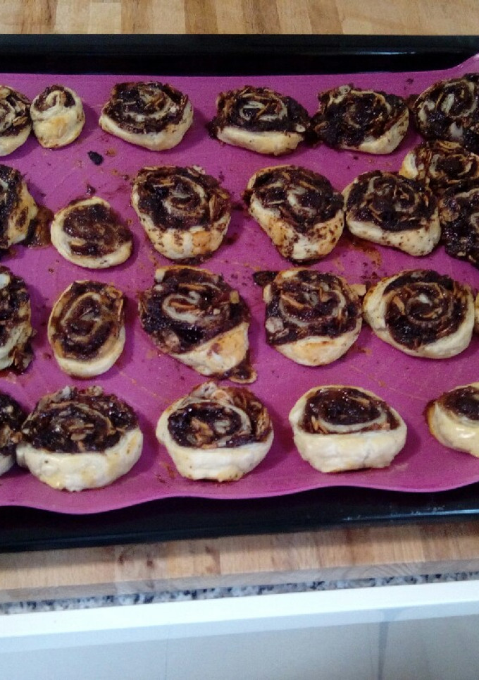 Una foto de Pastelitos de hojaldre con mermelada de zanahoria morada