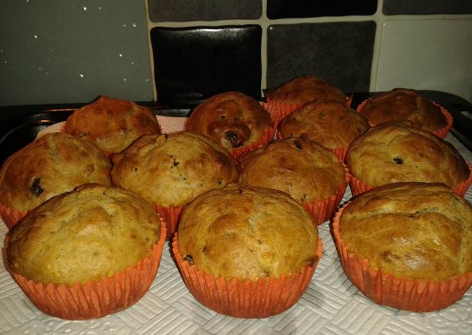 Banana and date muffins