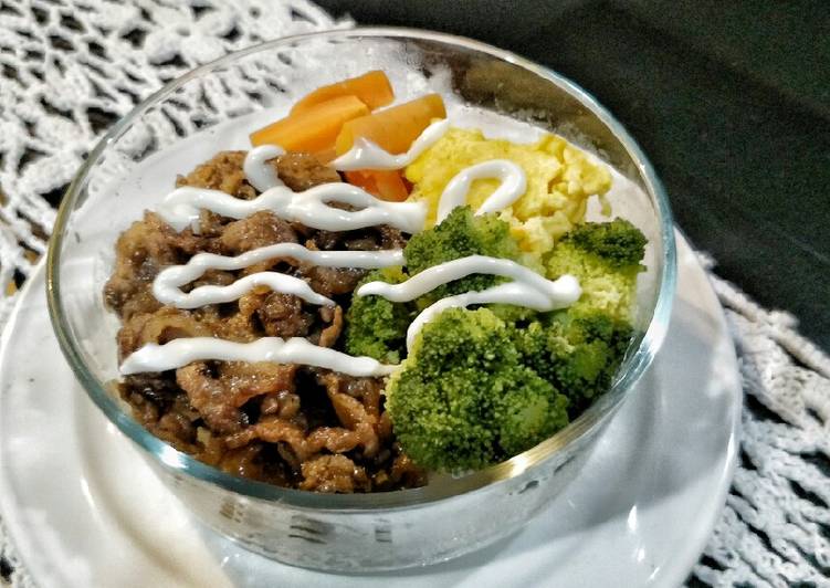 Resep Rice bowl &#39;Yoshinoya&#39; homemade Jadi, tidak cukup satu