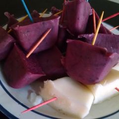 A picture of Frozen yogurt ice cubes.