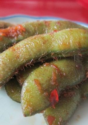 A picture of Spicy Garlic Edamame (Addictive Snack Style).
