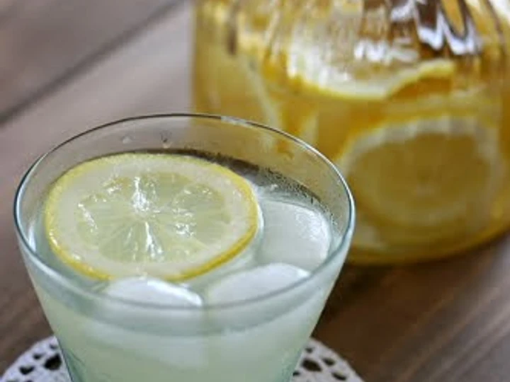 Recipe Lemonade with Homemade Lemon Syrup the So Delicious Can spoil the tongue